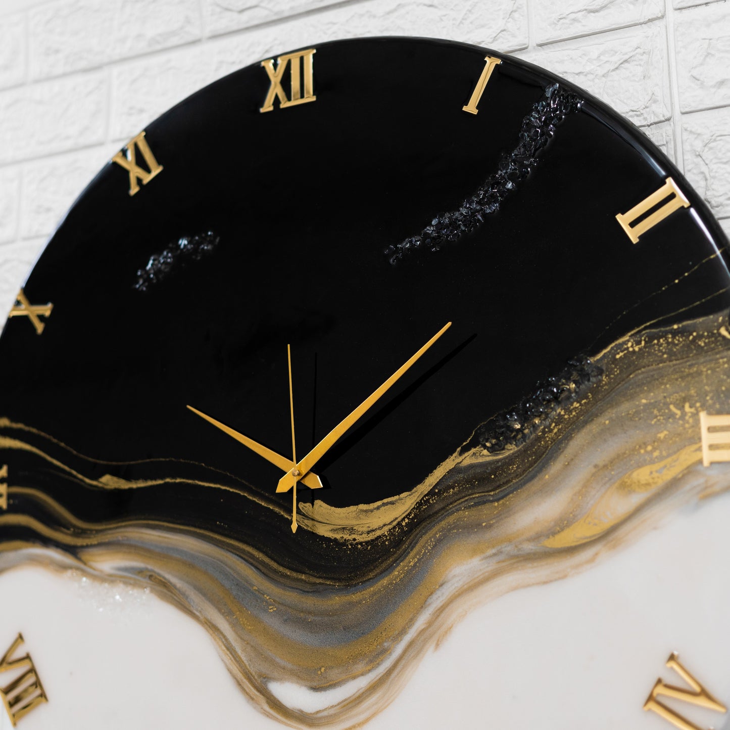 Ticking Thunder clock 17.5 Inches BLACK WHITE