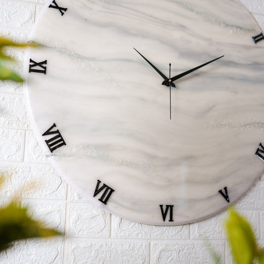 Silver Desert Medium Size Silent Clock 17.5 Inches
