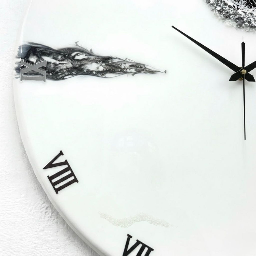 Smoke Silent Clock 17.5 inches