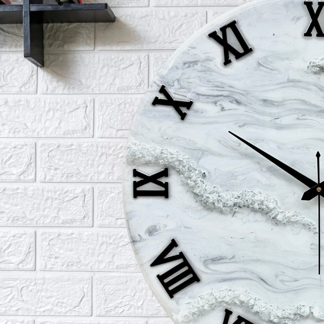 Silver Desert Medium Size Silent Clock 17.5 Inches