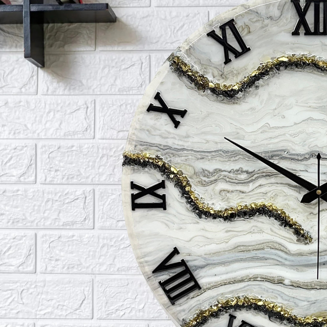 Black & White Desert Medium Size Silent Clock 17.5 Inches.